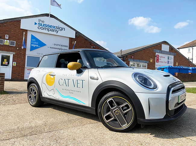 Vinyl car wraps vs magnetic car signs