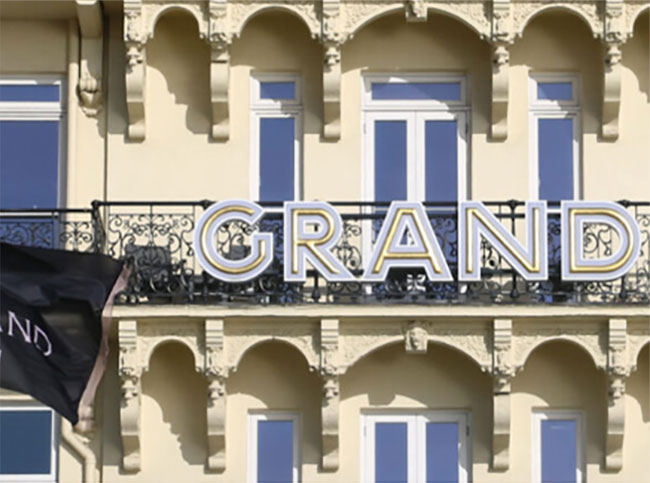 Hotel Vehicle Graphics: 5 reasons they are a must